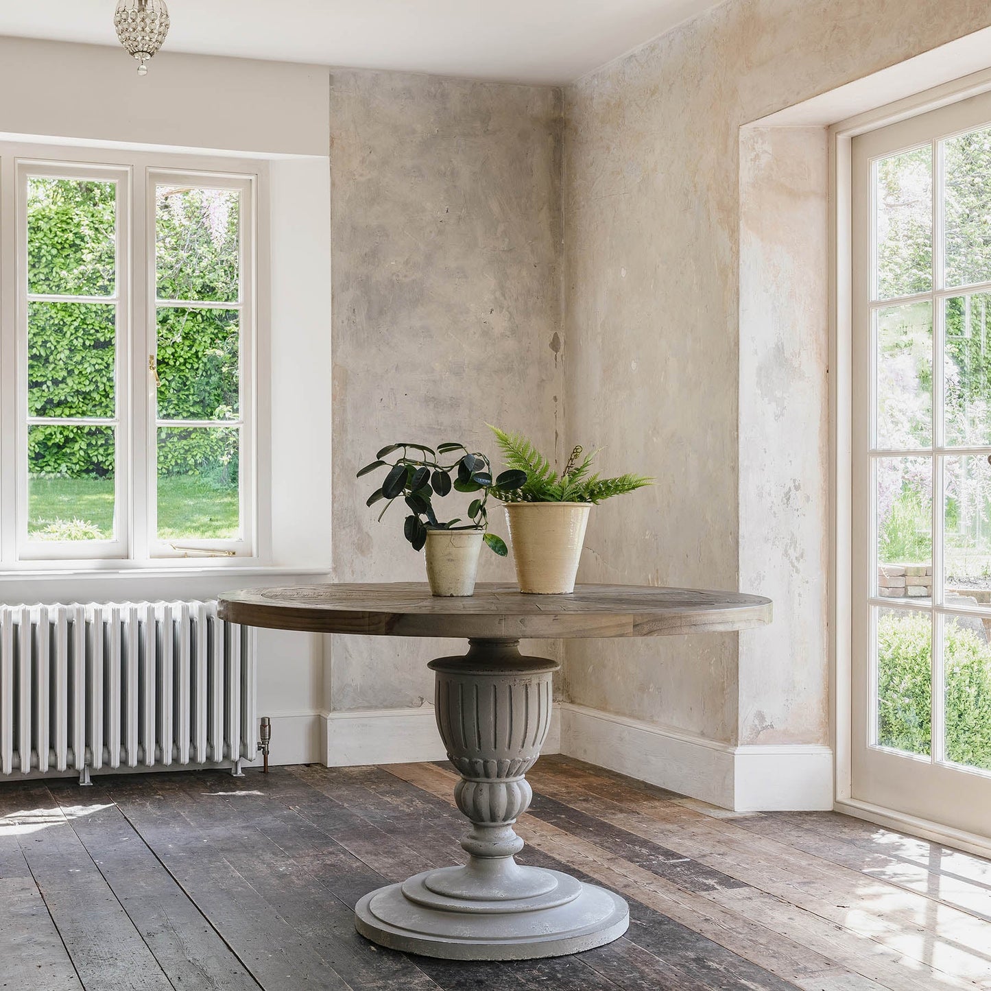 Collinson Round Pedestal Dining Table